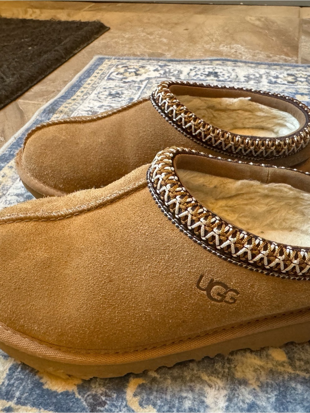 Ugg Tasman - Picture 2 of 4